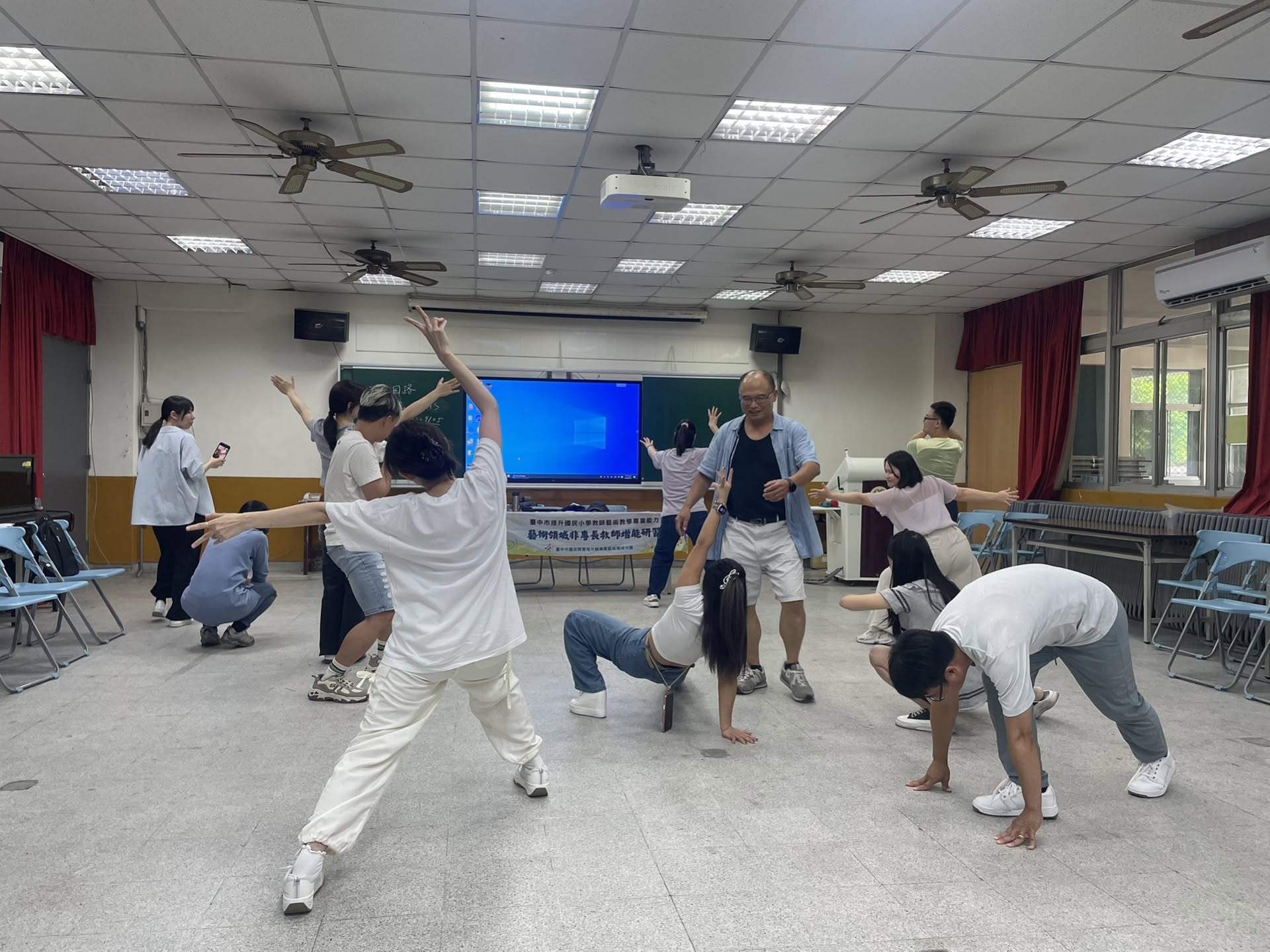 臺中市提升國民小學教師藝術教學專業能力-「藝術領域非專長教師增能」研習-代理代課教師暨非專長教師專場(表藝場次) 相簿縮圖