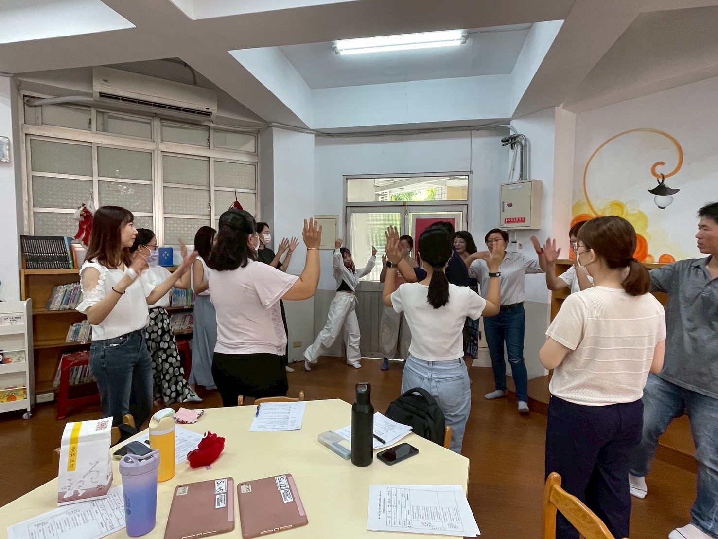 說課前的肢體活動