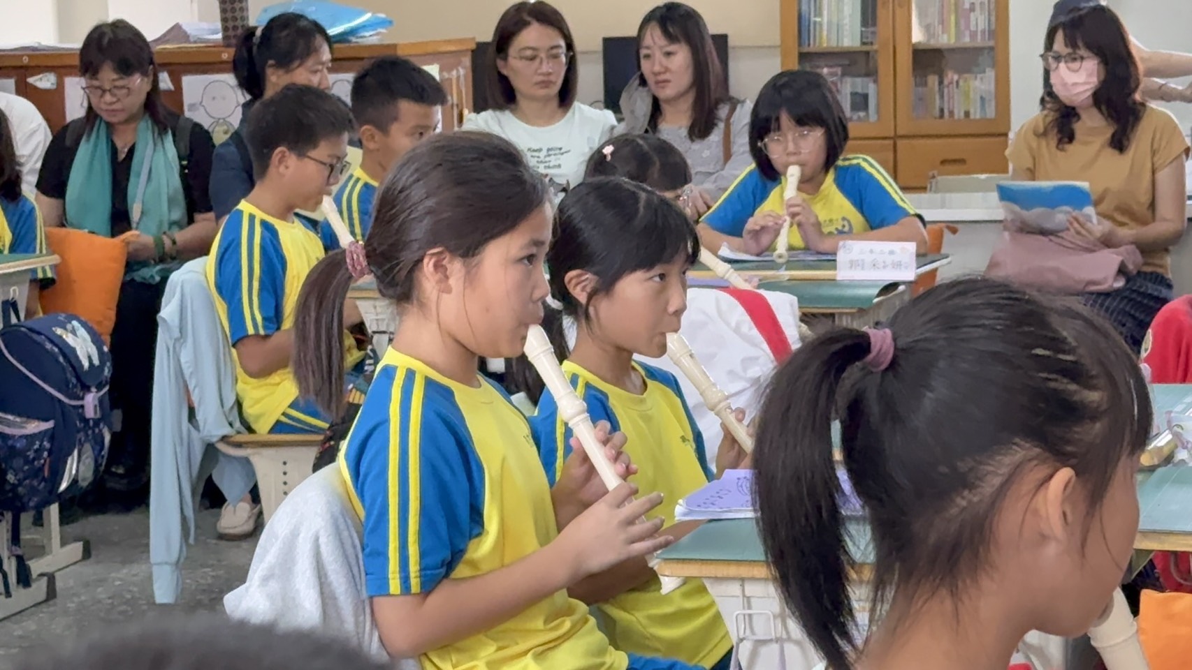 學生專注的神情